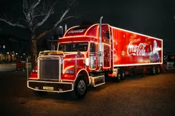 Win een luxe driegangenlunch in de magische Coca-Cola kersttruck!