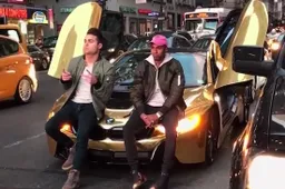 YouTuber met gouden BMW i8 krijgt les in straatetiquette door man met honkbalknuppel