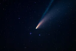 Een groene komeet die 50.000 jaar geleden te zien was, is binnenkort weer te aanschouwen