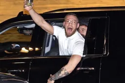 Geniale ontmoeting tussen Conor McGregor en twee fans