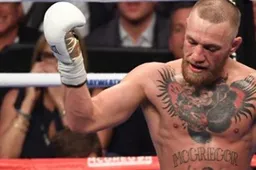 Conor McGregor deelt flinke hoek uit aan oude vent in pub