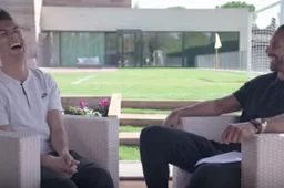 Cristiano Ronaldo chilt met oud-teammaat Rio Ferdinand in tof interview