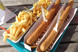 Studenten eten een shitload aan frikandellen voor het goede doel