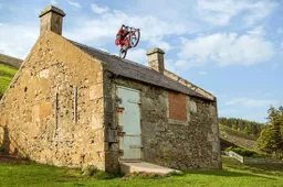 Danny MacAskill toont de meest creatieve tricks in film Wee Day Out