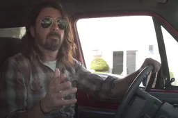 Foo Fighters frontman Dave Grohl maakt vette docu What Drives Us