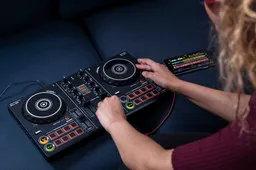 De Pioneer DDJ-200 is de perfecte tool om het vak van dj te leren