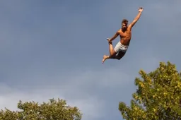 Pijnlijke bommetjes en extreme jumps bij het Wereldkampioenschap Death Diving