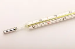 12-jarige jongen stopt thermometer in penis tijdens masturberen
