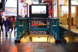 New York zet robot in om metrostation veilig te houden