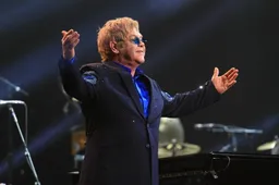 Elton John veilt zijn spullen voor miljoenen