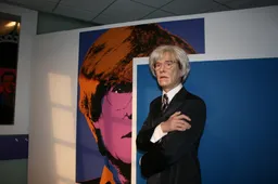 Saudi-Arabië komt steeds dichterbij het Westen en onthaalt Andy Warhol