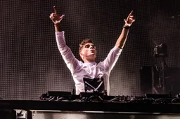 Martin Garrix geeft dikke vuurwerkshow vanaf penthouse in Amsterdam