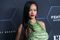 Rihanna is terug van weggeweest en geeft peperduur concert op miljardairsbruiloft