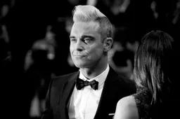 Robbie Williams laat het achterste van zijn tong zien in nieuwe Netflix documentaire