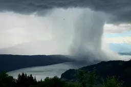 In Oostenrijk stortte deze tsunami uit de lucht in een bergmeer, beelden gaan viral