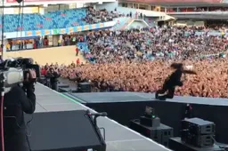 Pinkpop wordt weer drama, Dave Grohl valt opnieuw van het podium