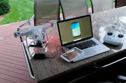 Deze gozer vangt Pokémon met een drone
