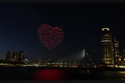 De vrijheid vieren met spectaculaire droneshow boven Rotterdam