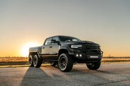 De 6×6 Hennessey MAMMOTH is een monstertruck waar je als kind van droomde