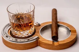 Drink je whisky en rook je sigaren in stijl met deze handgemaakte onderzetter