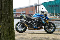 Gruwelijke Suzuki GSX-S1000 MotoGP Edition haalt de coureur in je naar boven