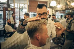 Bij deze 4 barbershops moet je je keel nog eens laten snoeren