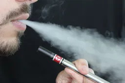 Blowen met een E-sigaret: wel de lusten, niet de lasten