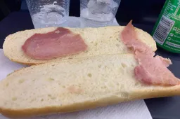 Passagier van Ryan Air betaalt €5,50- voor het skeerste broodje ooit