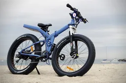 Beestachtige eBike laat achtervolgers zandhappen