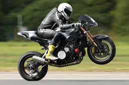 Nederlander doet wheelie met 341 km/u en zet nieuw wereldrecord