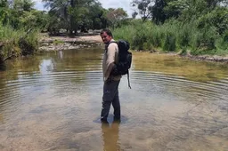 De avonturen van Emiel Garstenveld die 1500 kilometer door het snikhete Zambia wandelt
