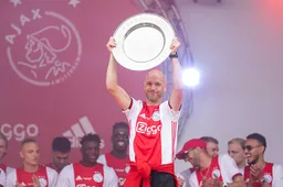 Erik ten Hag blijft nog wel effe bij Ajax na het horen van het Engelse supporterslied