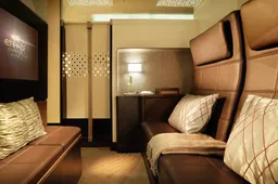 Dude chillt in idiote suite van 32.000 dollar aan boord van Etihad Airways