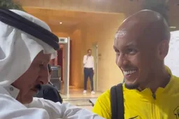 Fabinho krijgt peperdure Rolex cadeau van een fan na debuut in Saudi-Arabië
