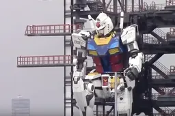 Enorme Gundam robot zet eerste stappen in Japan