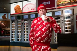 FEBO strikt Barney als model voor nieuwe fashionlijn en het resultaat is goud