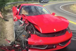 Pannenkoek crasht gehuurde Ferrari 458 Italia op hopeloze wijze