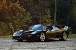Zeldzame Ferrari F50 gaat voor 3,5 miljoen dollar onder de hamer