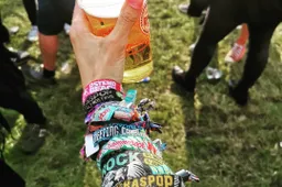 Dit is hoe jij deze zomer het slimste goedkoop kan drinken op een festival