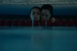 12 Feet Deep recreeërt zwembaddrama waar twee zusjes opgesloten raken onder het afsluitluik