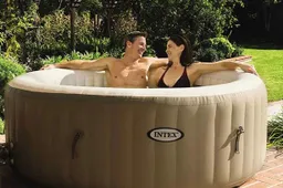 Deze goedkope Hot Tub van de Aldi komt overal te staan