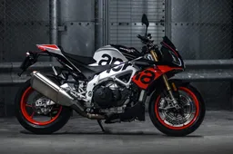 De Aprilia Tuono V4 1100 Factory 2019 is een beest van een motor