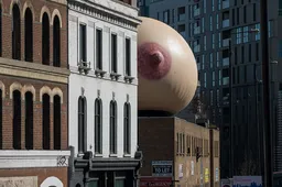 Gigantische jetser duikt op in Londen