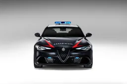 De politie in Italië krijgt dikke Alfa onder de kont