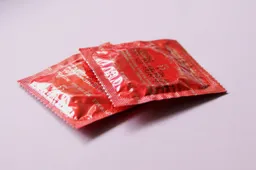 Wetenschappers ontwikkelen condoom waarbij je amper voelt dat je er een draagt