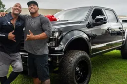 Dwayne Johnson verrast stuntdubbel en neef met dikke pick-up truck
