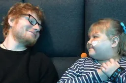 Ed Sheeran maakt werkelijk waar prachtig gebaar naar jonge fan met hersenaandoening