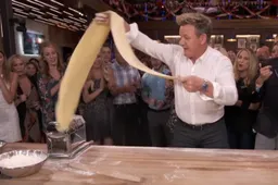 Gordon Ramsay rolt pasta als een idioot voor nieuw wereldrecord