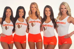 Restaurantketen Hooters houdt Miss-verkiezing onder het eigen personeel