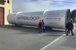 Elon Musk geeft ons digitaal Hyperloop ritje van 324 kilometer per uur